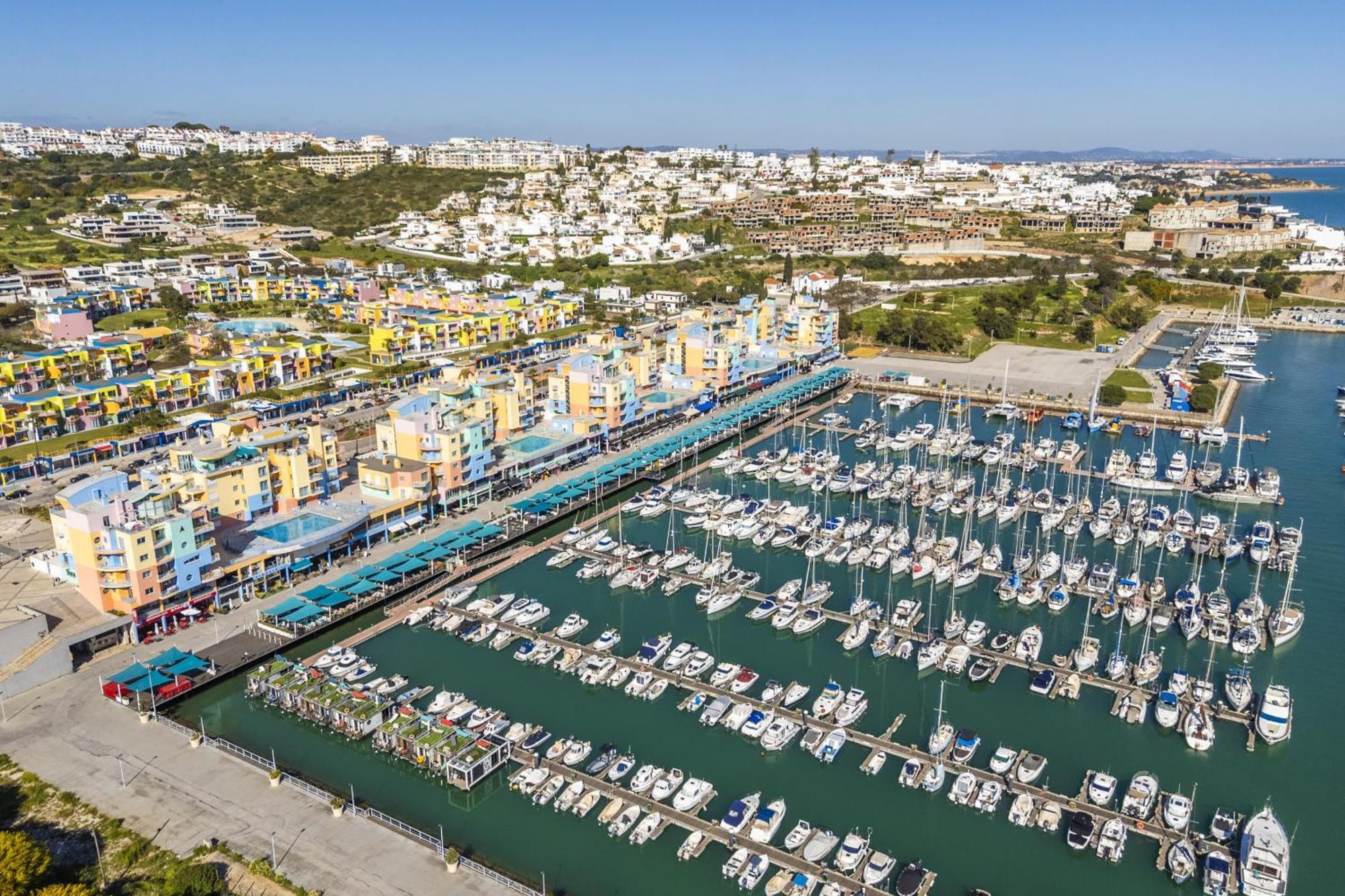 Marina Breeze Apartment With Pool - 900M From The Beach 알부페이라 외부 사진