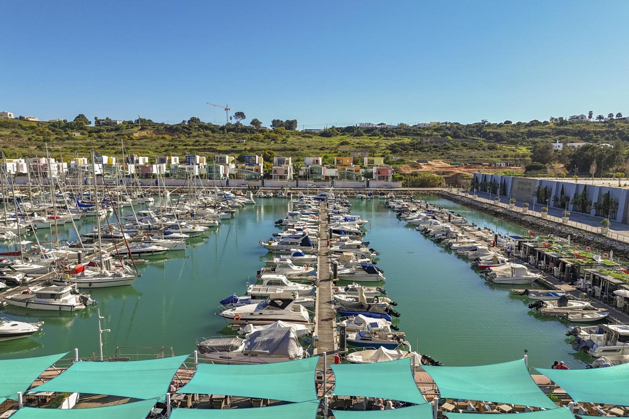 Marina Breeze Apartment With Pool - 900M From The Beach 알부페이라 외부 사진