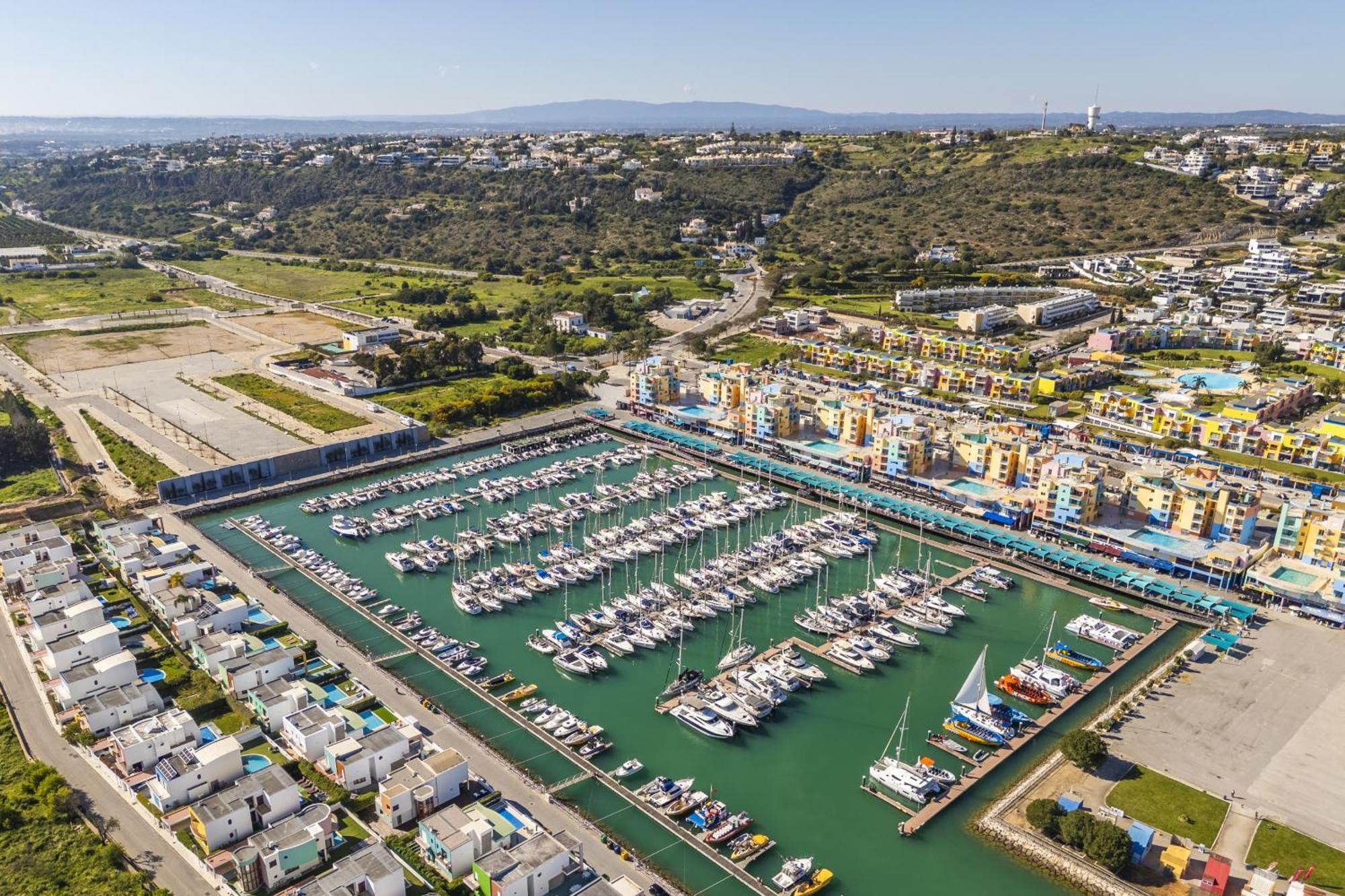Marina Breeze Apartment With Pool - 900M From The Beach 알부페이라 외부 사진
