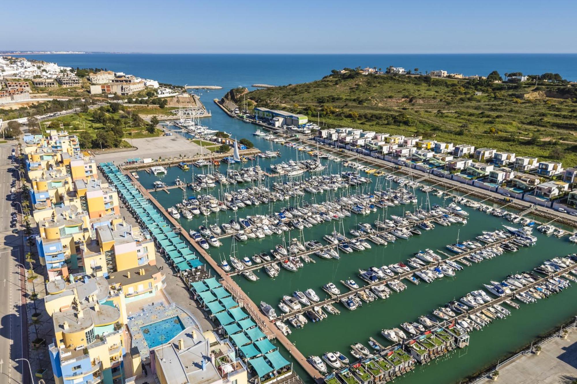 Marina Breeze Apartment With Pool - 900M From The Beach 알부페이라 외부 사진