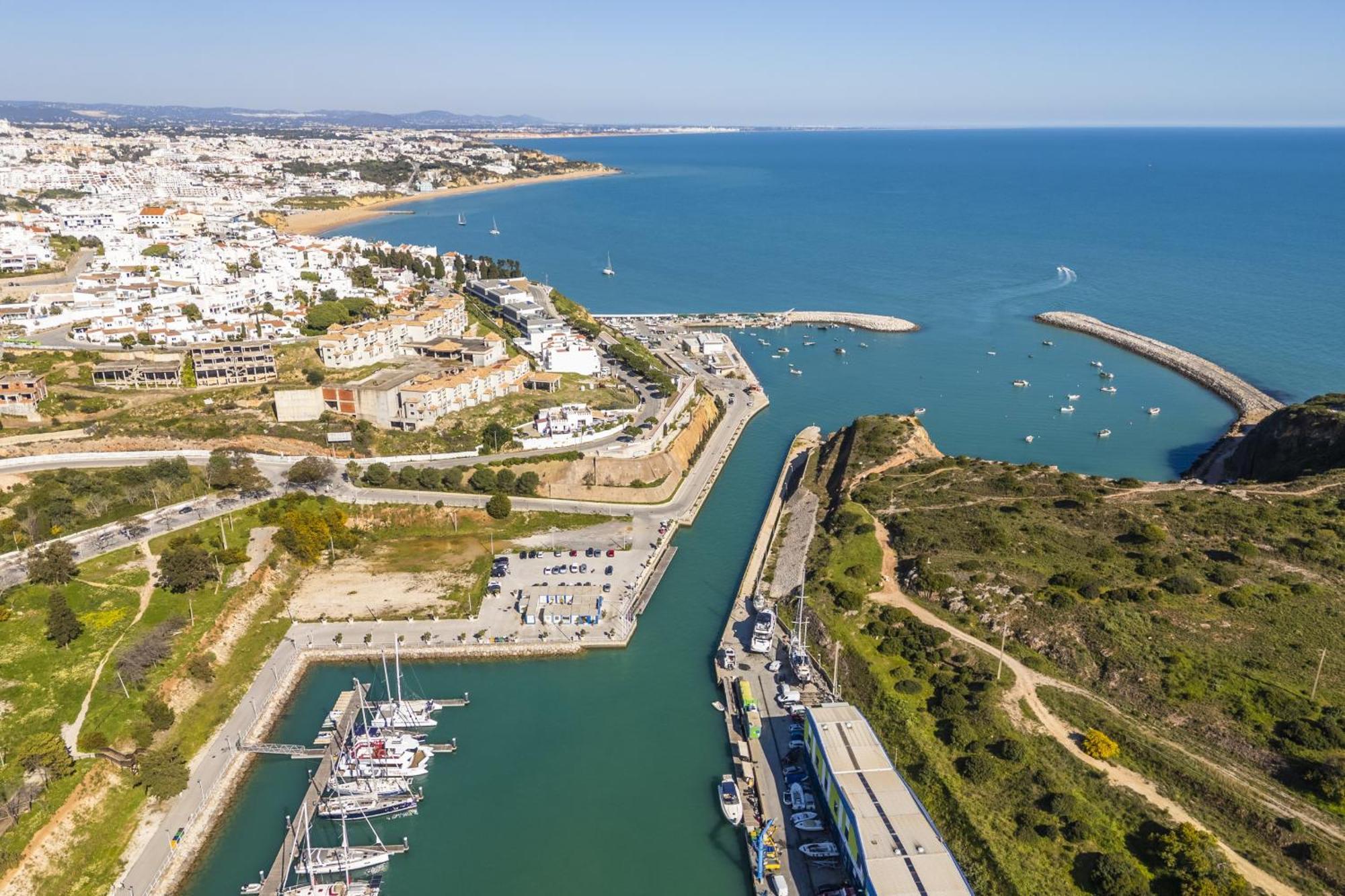 Marina Breeze Apartment With Pool - 900M From The Beach 알부페이라 외부 사진