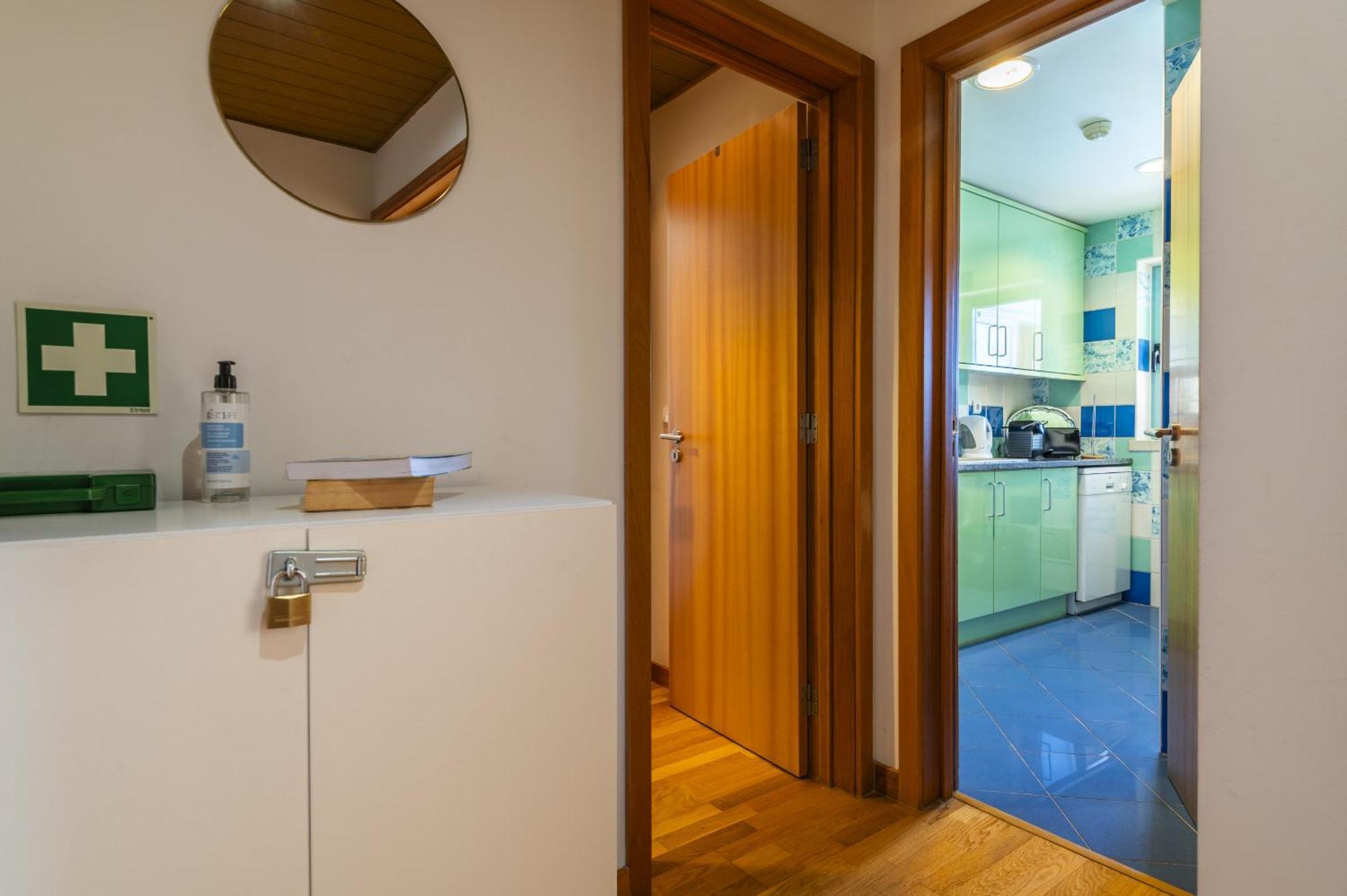 Marina Breeze Apartment With Pool - 900M From The Beach 알부페이라 외부 사진