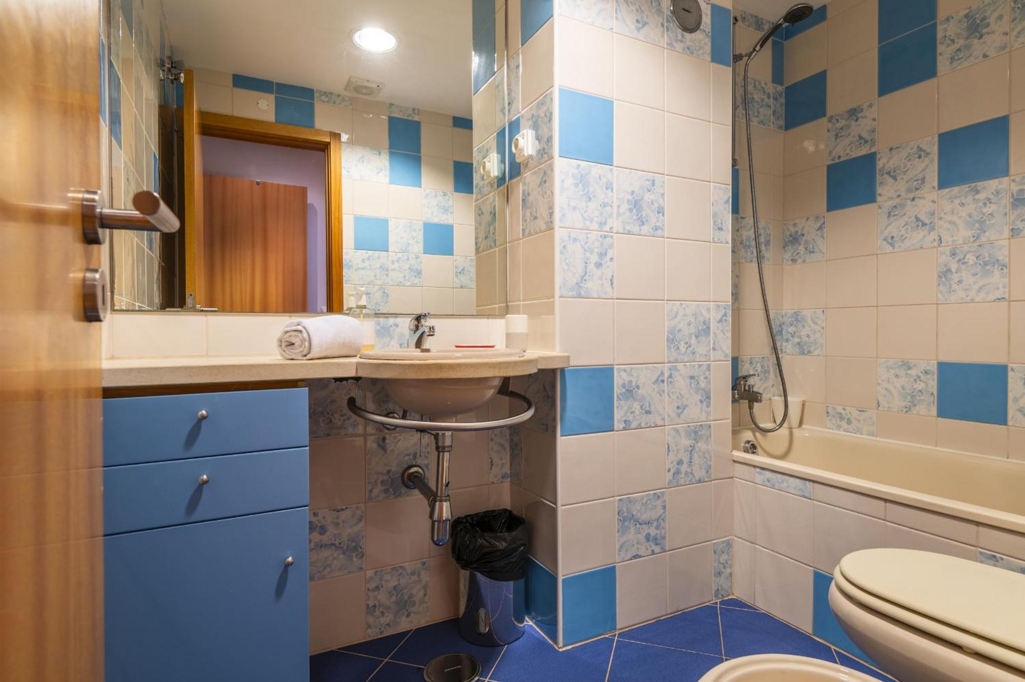 Marina Breeze Apartment With Pool - 900M From The Beach 알부페이라 외부 사진