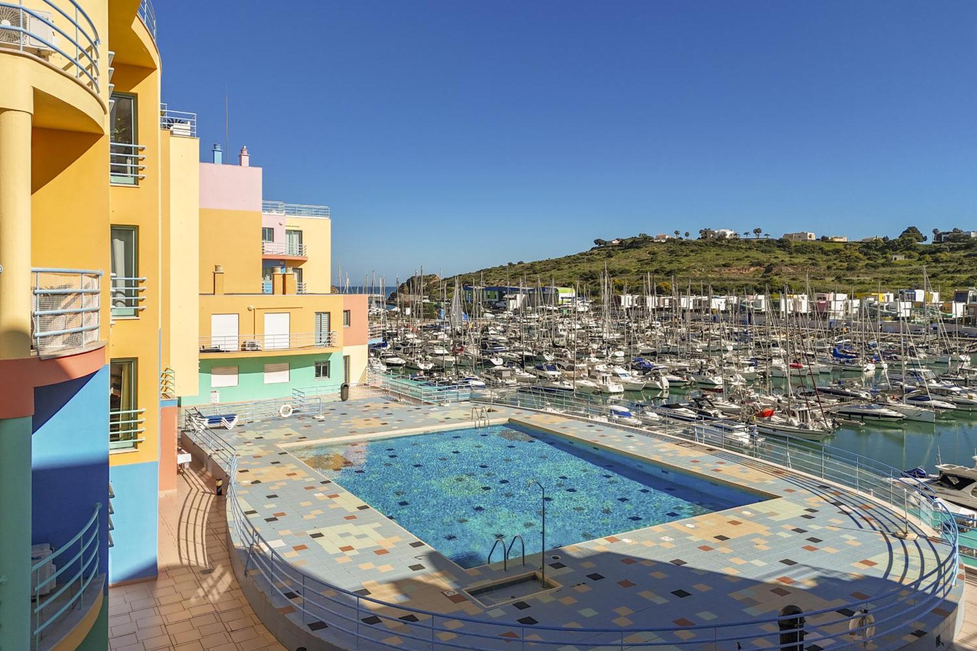 Marina Breeze Apartment With Pool - 900M From The Beach 알부페이라 외부 사진